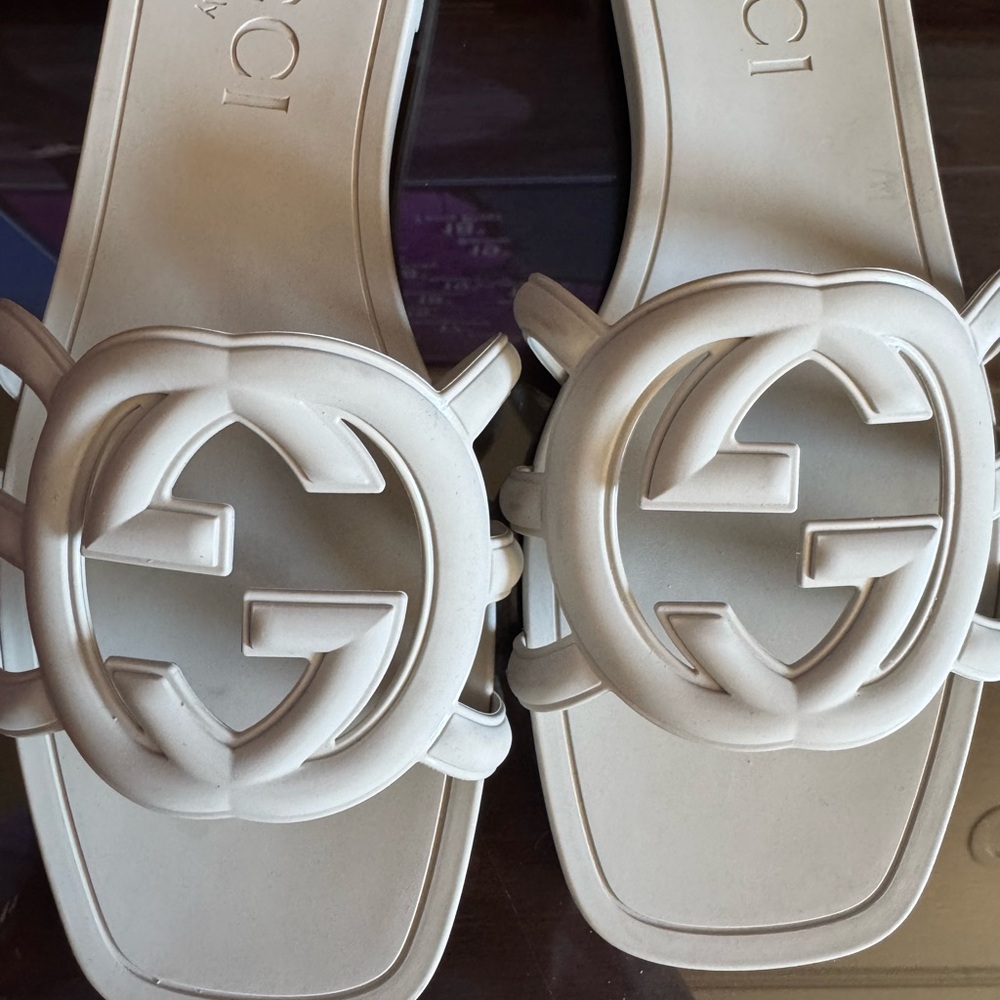 Gucci Women's Cream Logo Slide Sandals - Picture 2 of 8